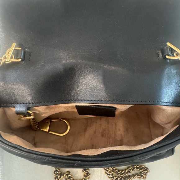 Gucci Black Quilted Crossbody Bag with Gold Chain - Picture 5 of 8